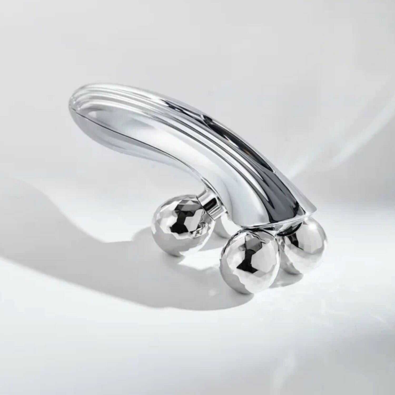 Массажный роллер ReFa S Carat с платиновым покрытием и микротоковой терапией фотография 3