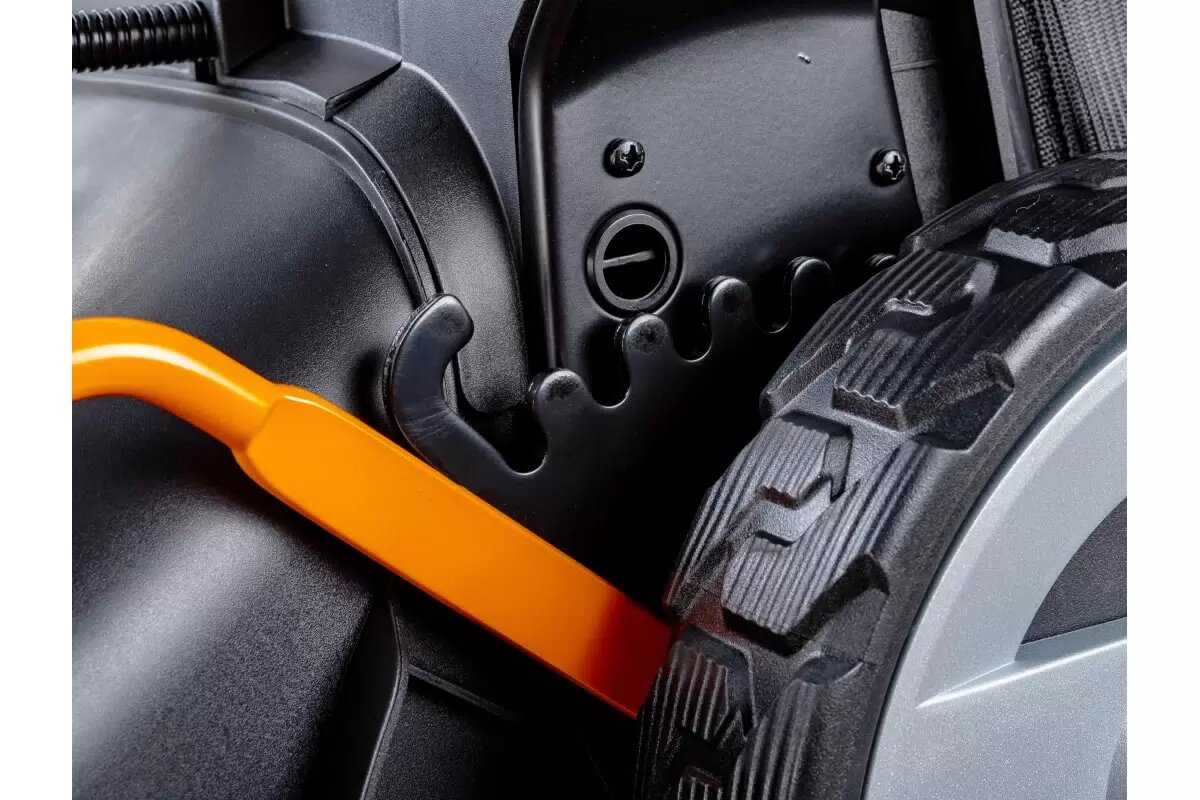 Газонокосилка Worx Nitro (WG749E) фотография 24