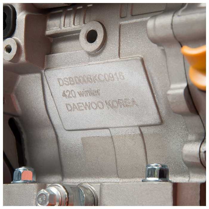Снегоуборщик бензиновый Daewoo Power Products DAST 1590 самоходный фотография 4