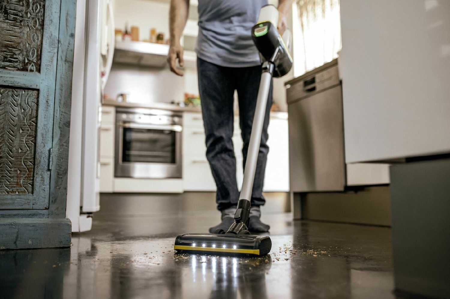 Пылесосы, Пароочистители Karcher VC 6 Cordless ourFamily (1.198-670.0) фотография 5