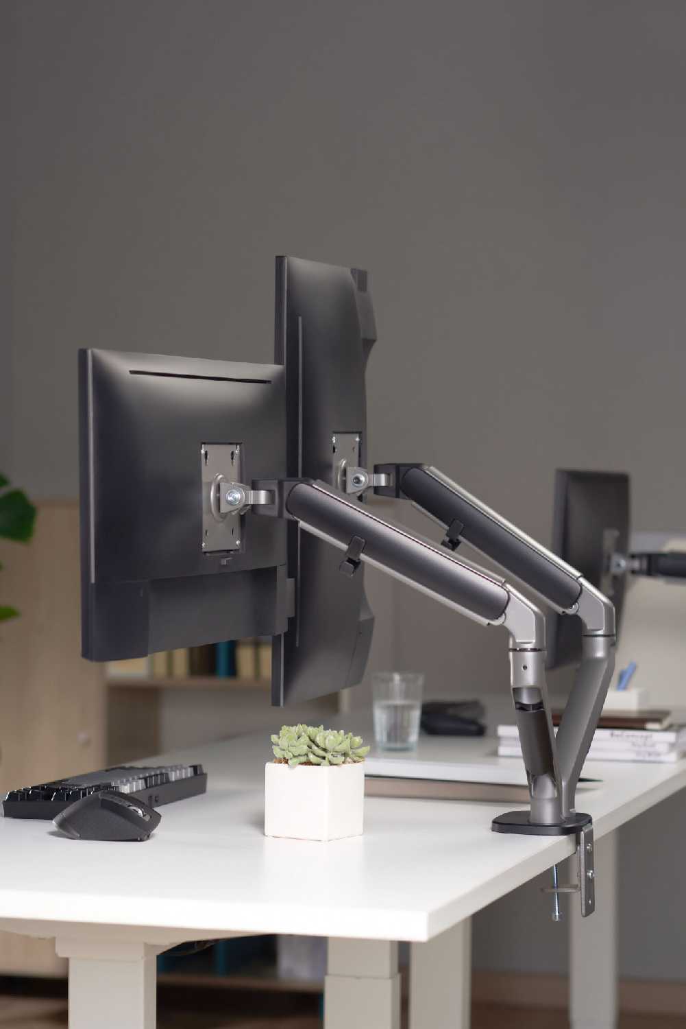 Кронштейн для мониторов Ultramounts UM735BL фотография 7