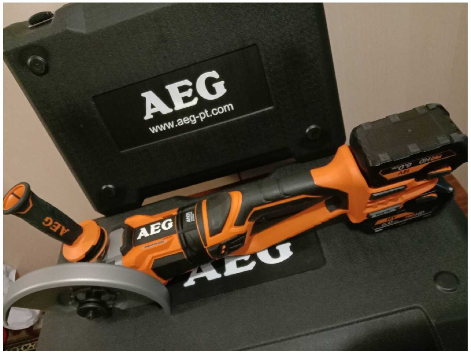 Аккумуляторная УШМ AEG УШМ (BEWS 18-230BL-0) фотография 5