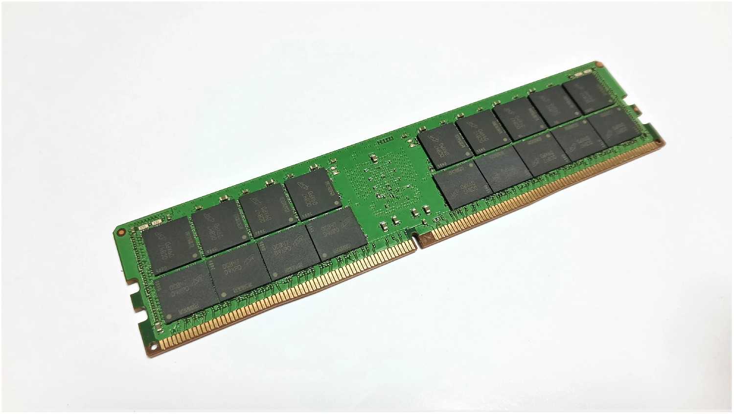 Оперативная память Micron 64 ГБ DDR4 2933 МГц DIMM CL21 MTA36ASF8G72PZ-2G9B2 фотография 2