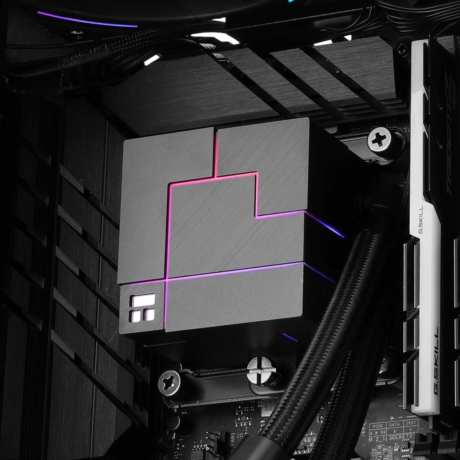 Система жидкостного охлаждения Thermalright Core Matrix 360 (C-MATRIX-360-BL) фотография 4