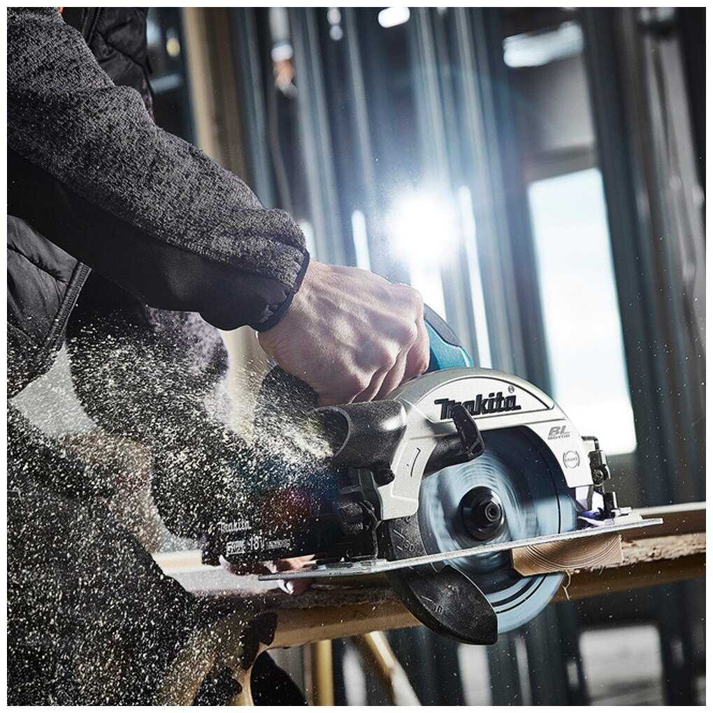 Дисковая пила аккумуляторная Makita DHS660Z фотография 12