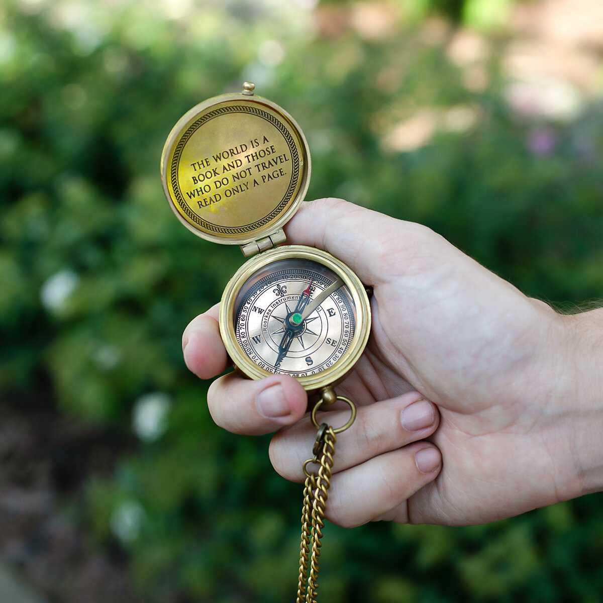 Компас Компас на цепочке с изображением
