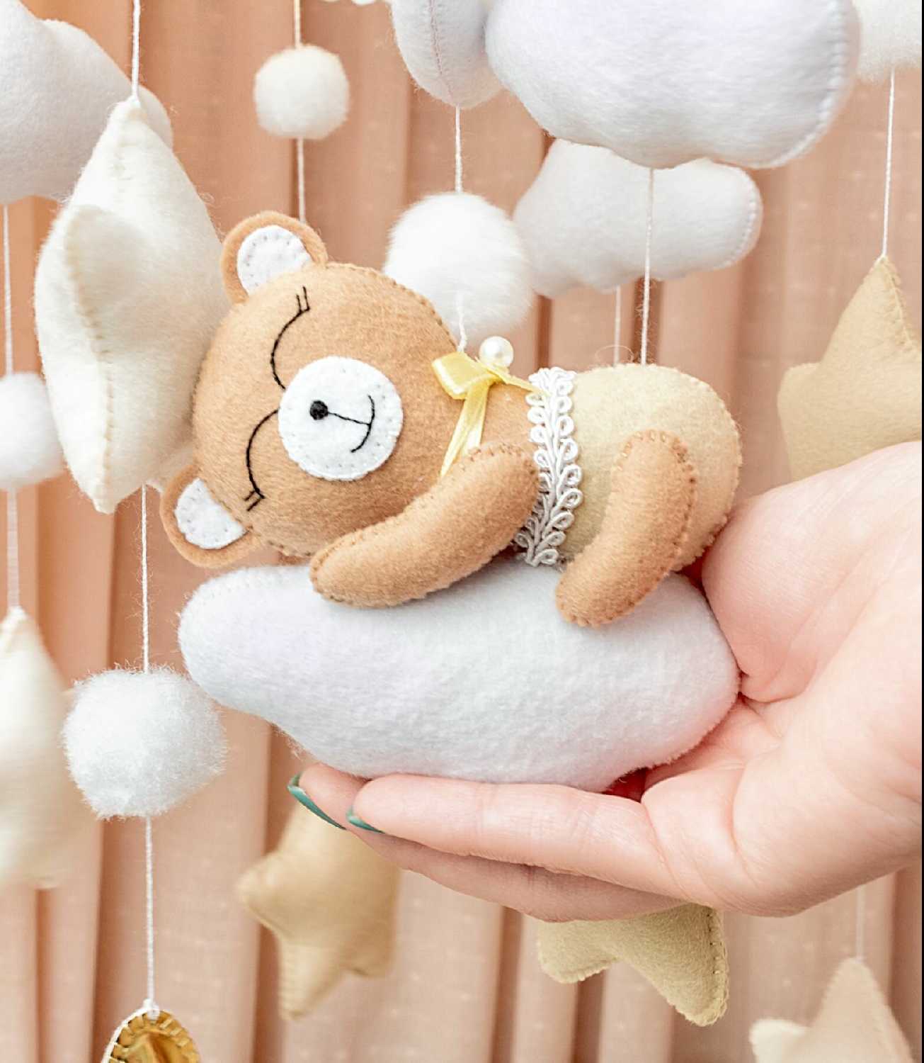 Мобиль в кроватку для новорожденных с подсветкой фотография 20