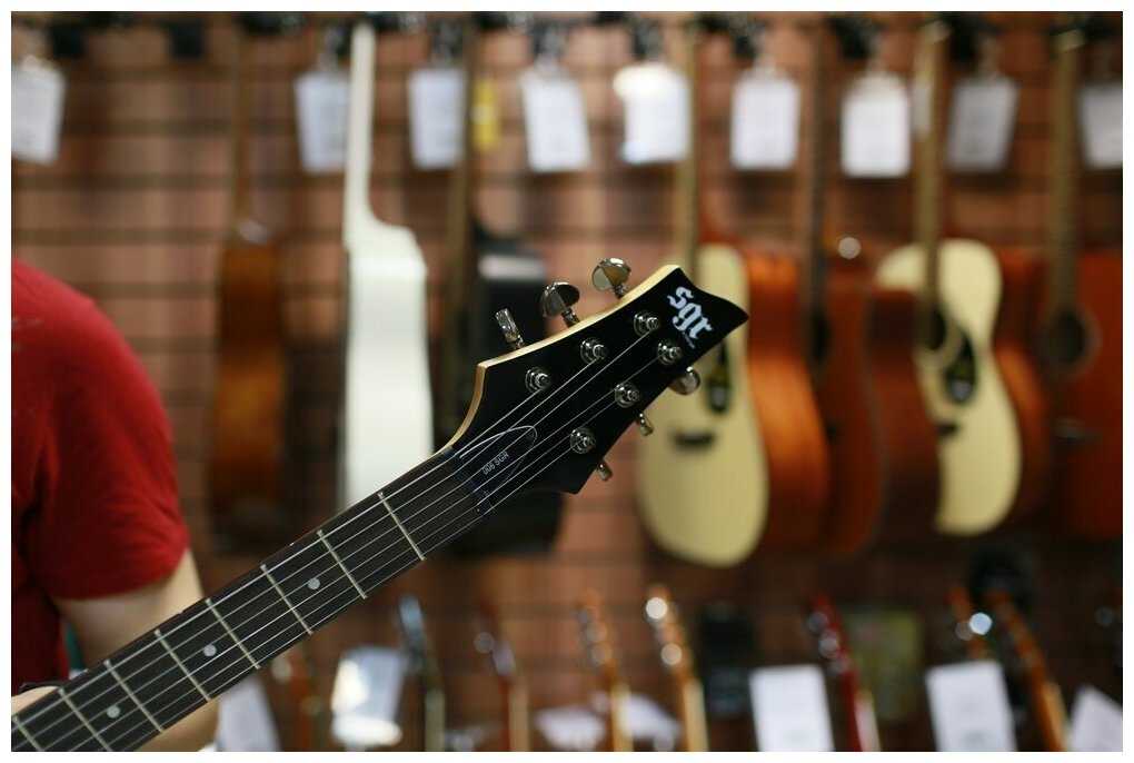 Schecter SGR 006 BLK электрогитара с чехлом, черная фотография 3