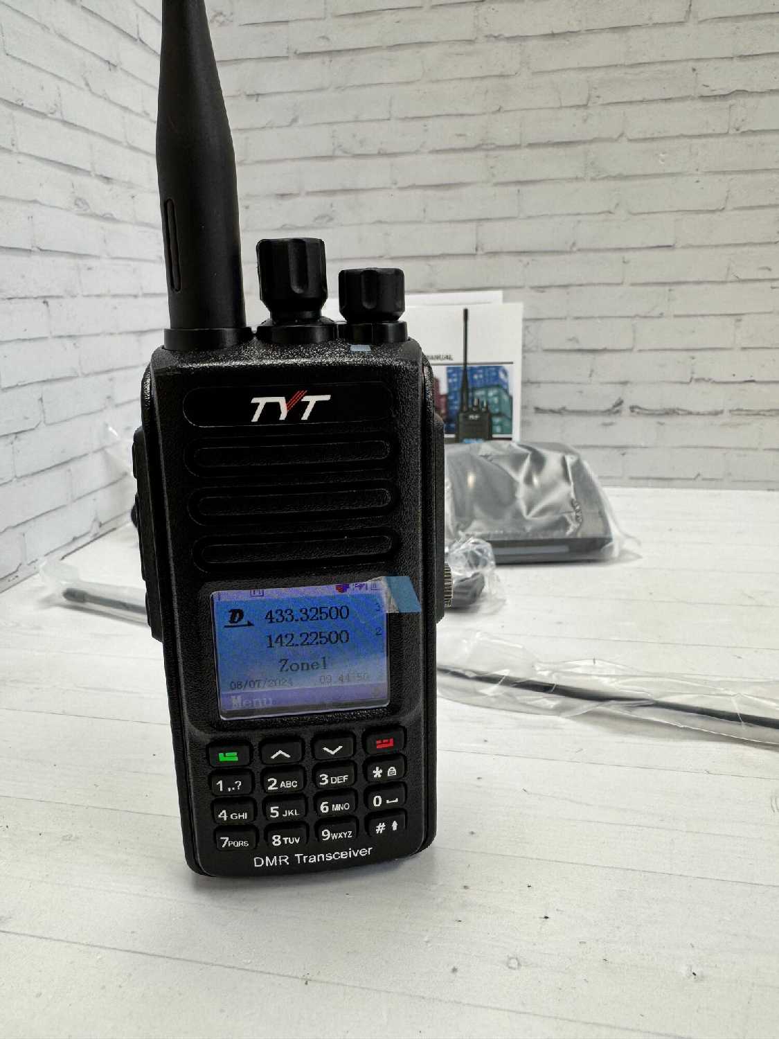 Портативная рация TYT MD-UV390 (DMR GPS) фотография 3