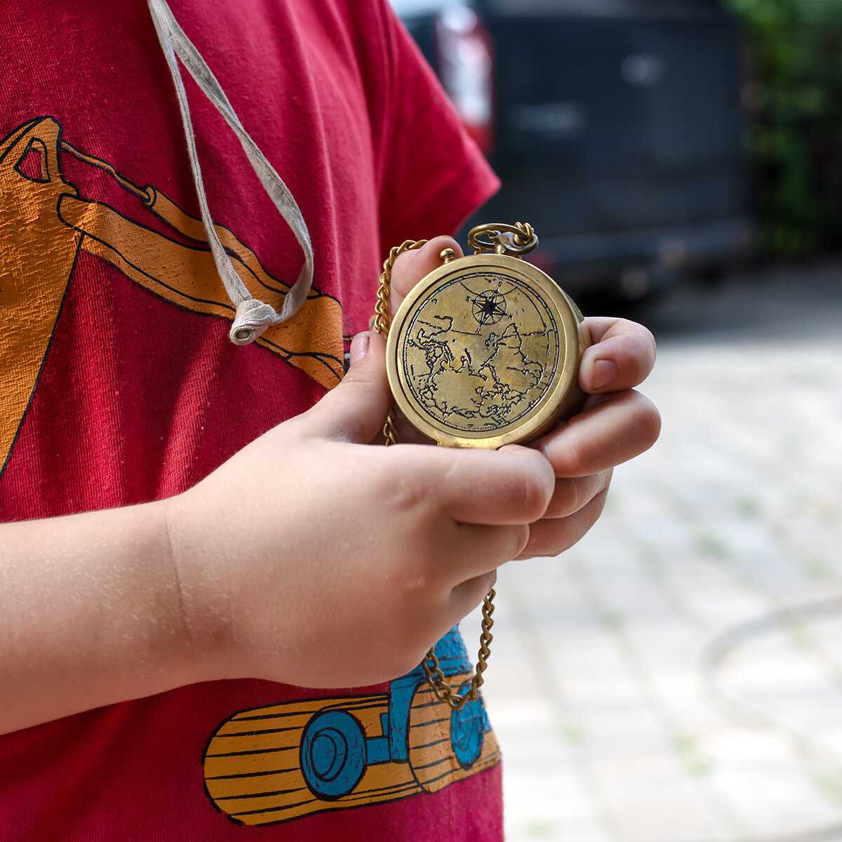 Компас Компас на цепочке с изображением