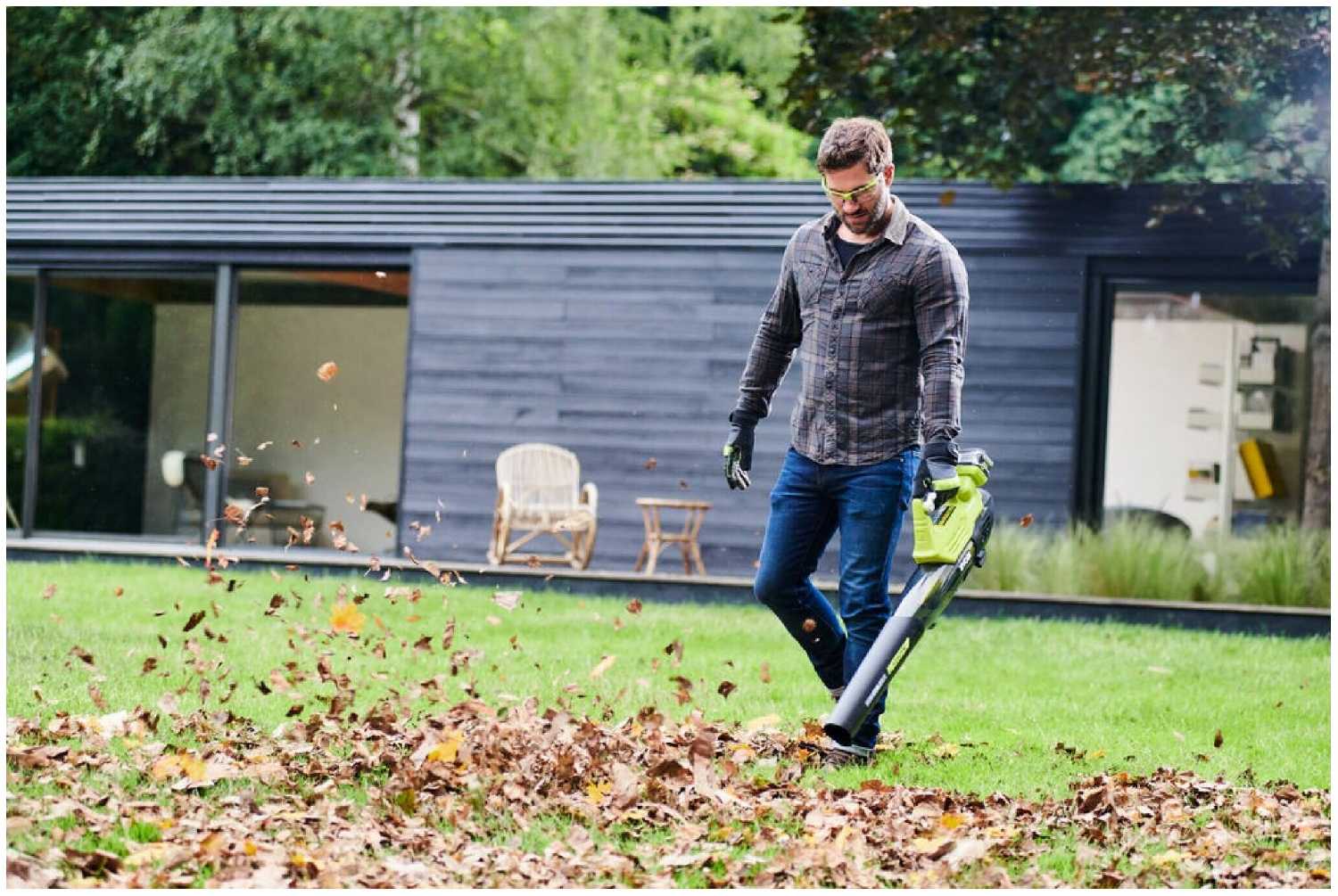 Аккумуляторная воздуходувка RYOBI RY18BLXA-0 фотография 1