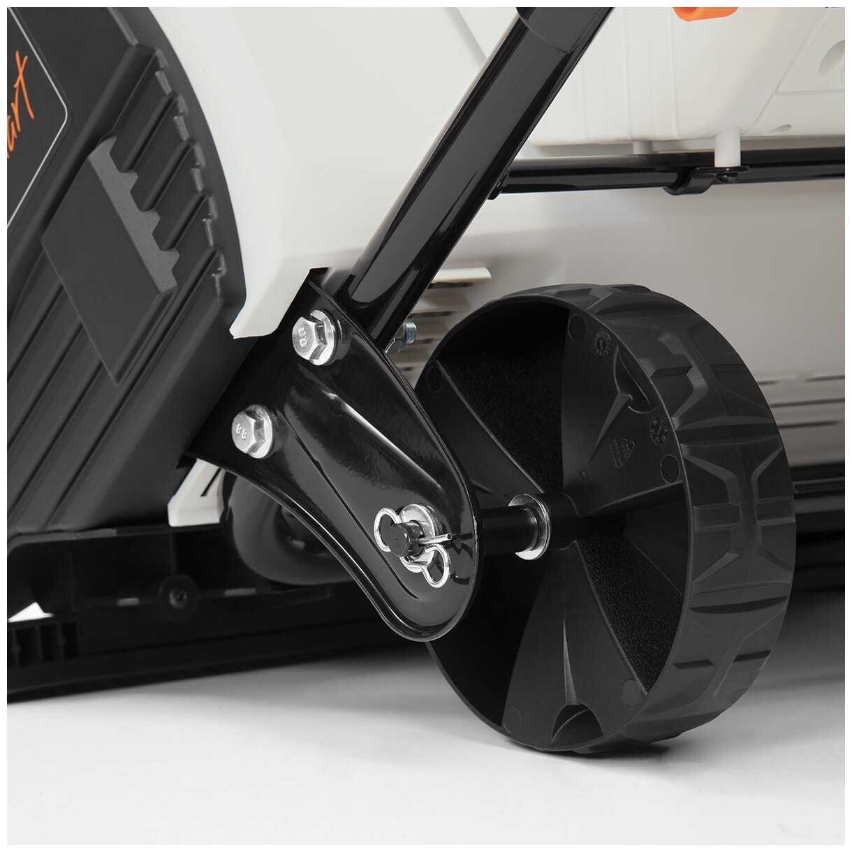 Аккумуляторный снегоуборщик DAEWOO DAST 5040Li с АКБ и ЗУ фотография 6