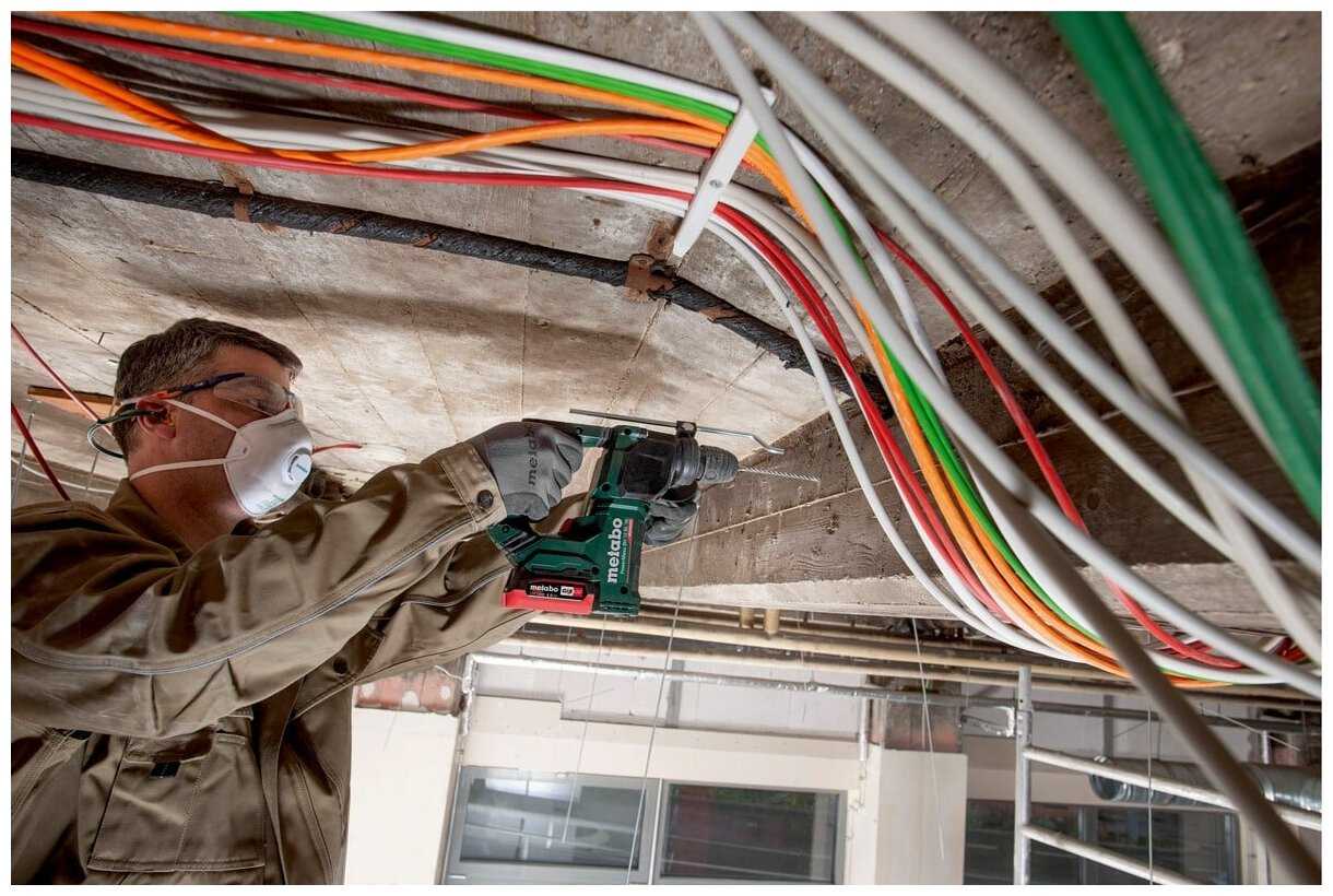 Перфоратор аккумуляторный Metabo BH 18 LTX BL 16 4.0Ач x2 metaBOX фотография 1