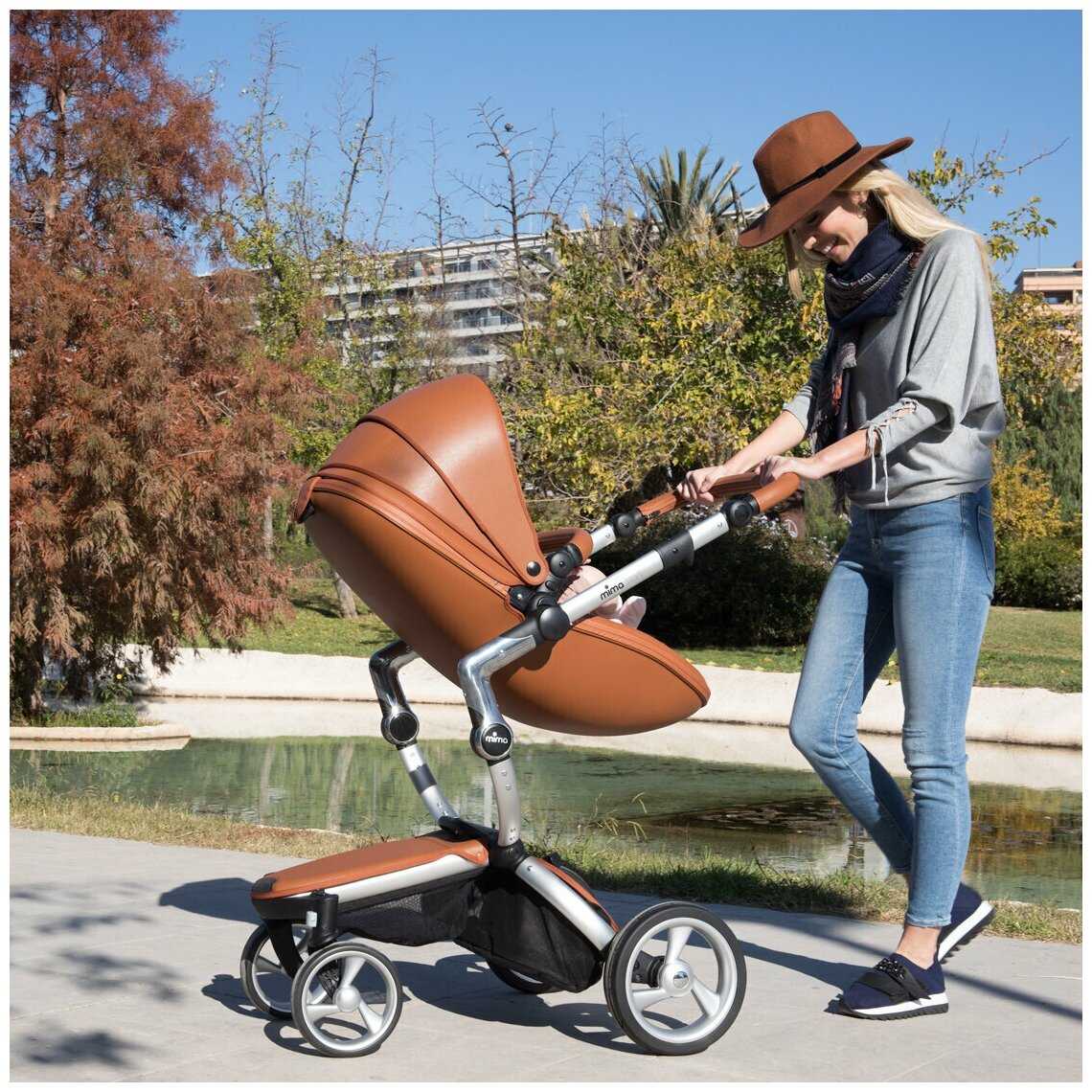 Коляска 2в1 Mima Xari Camel на серебристом шасси с матрасиками Black/White фотография 12