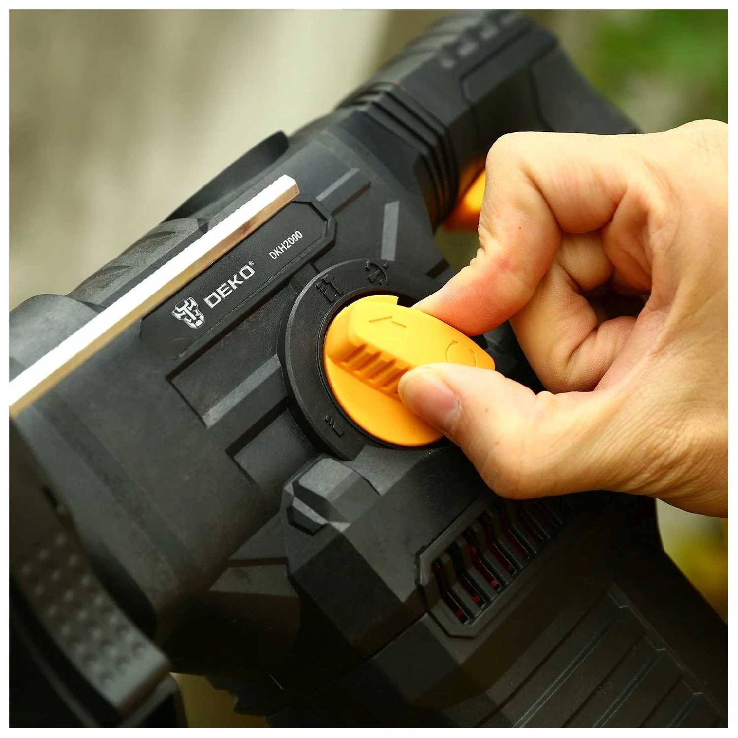 Перфоратор DEKO DKH2000 фотография 4