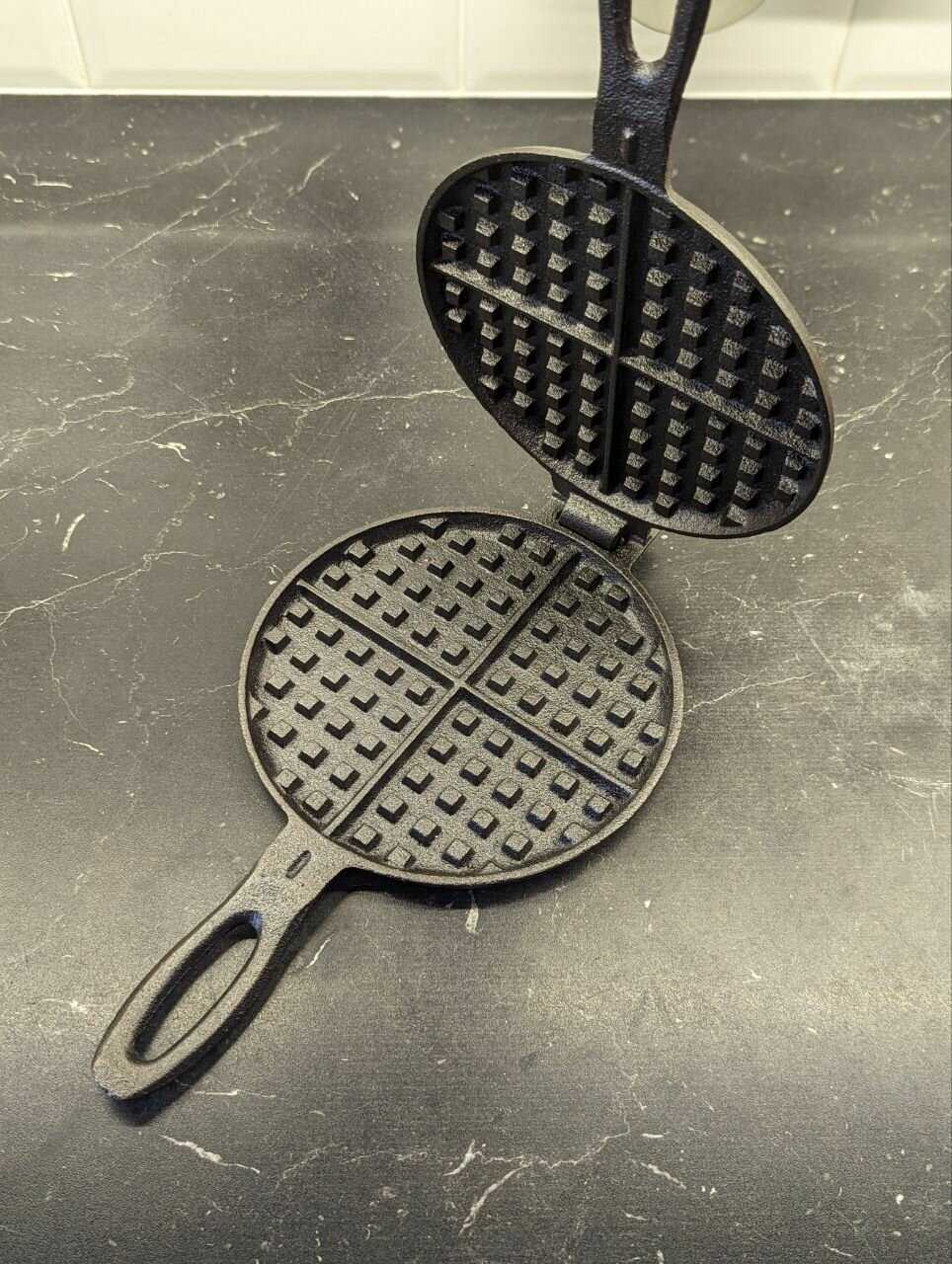 Чугунная вафельница для газовой, индукционной плиты. Ручная сковорода для венский, бельгийских вафель. фотография 1