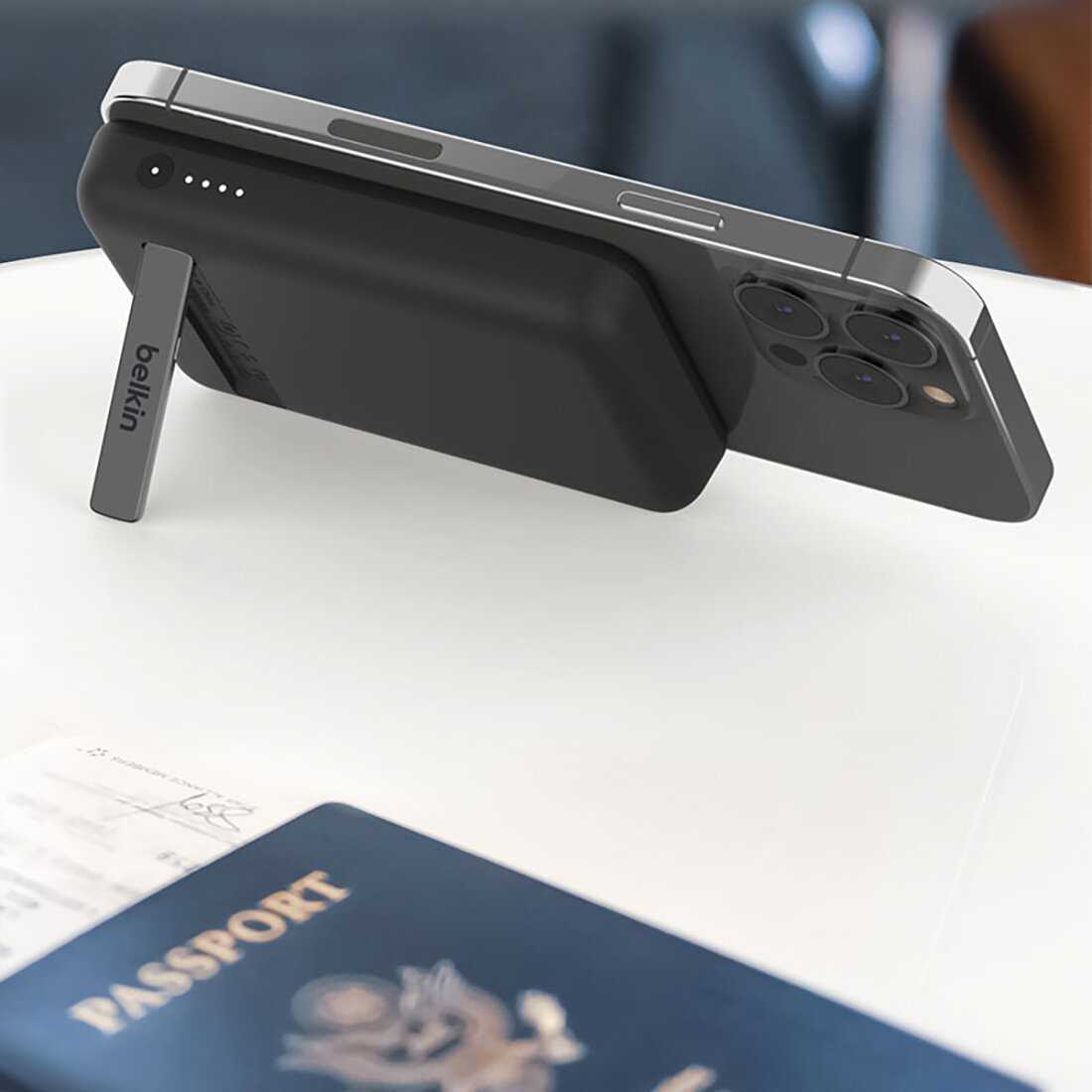 Внешний аккумулятор Belkin Boost Charge Magnetic Wireless с подставкой (5000 мАч) фотография 5