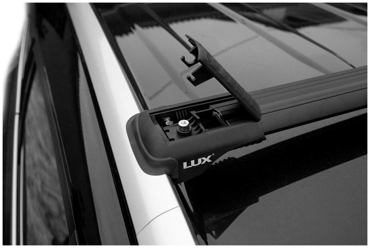 Багажник на рейлинги Toyota Highlander II (U40) 2007-2013 - Lux Hunter L46-R, черные дуги фотография 3