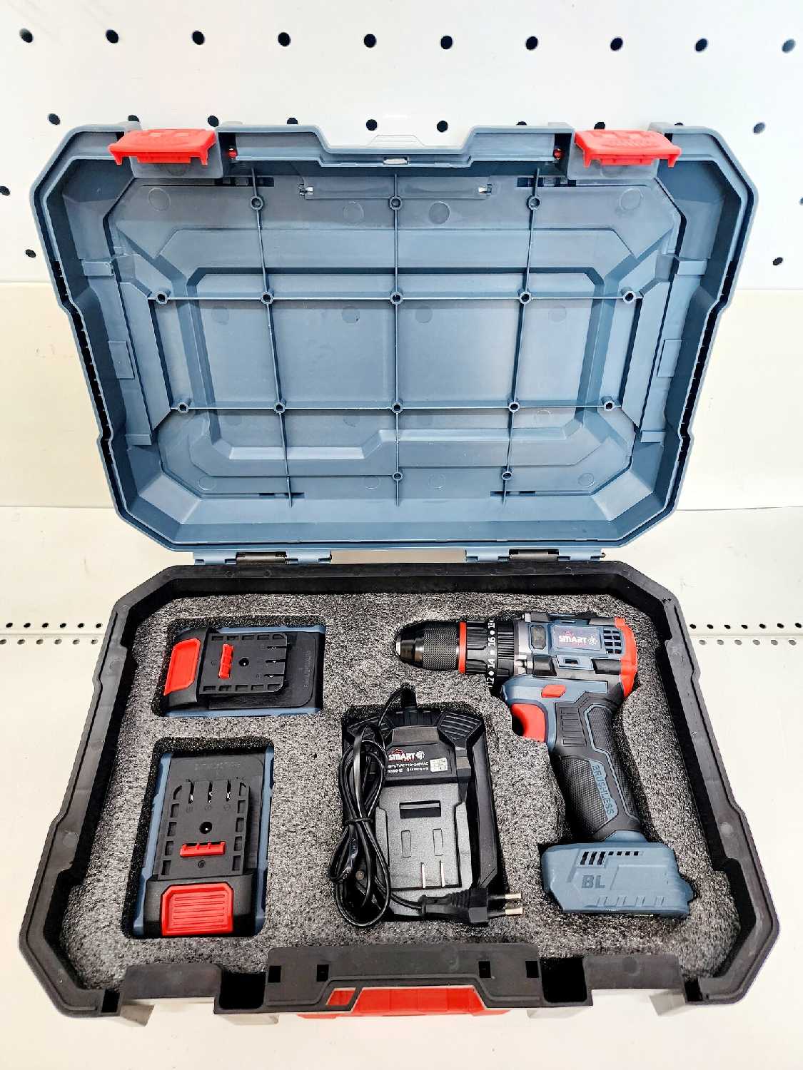 Аккумуляторный бесщеточный ударный шуруповерт Smart фотография 8