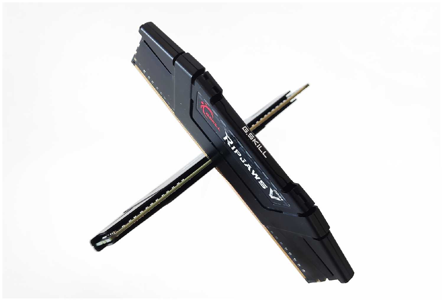 Оперативная память G.SKILL Ripjaws V 16 ГБ DDR4 DIMM CL16 (F4-3200C16D-16GVKB) фотография 2