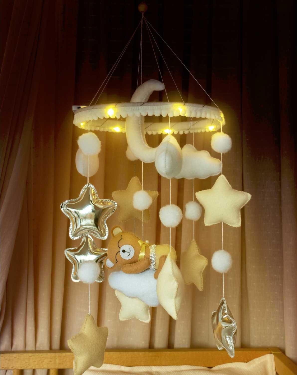 Мобиль в кроватку для новорожденных с подсветкой фотография 1