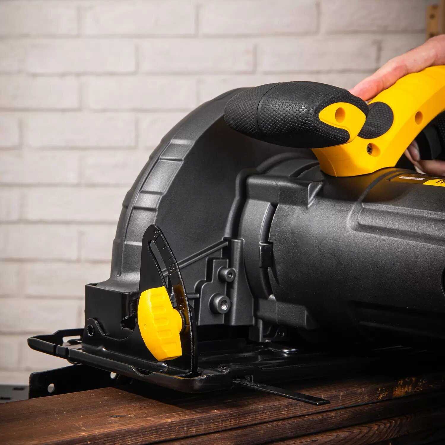 Циркулярная пила Deli Циркулярная пила (DL-YJ235-E1) фотография 13