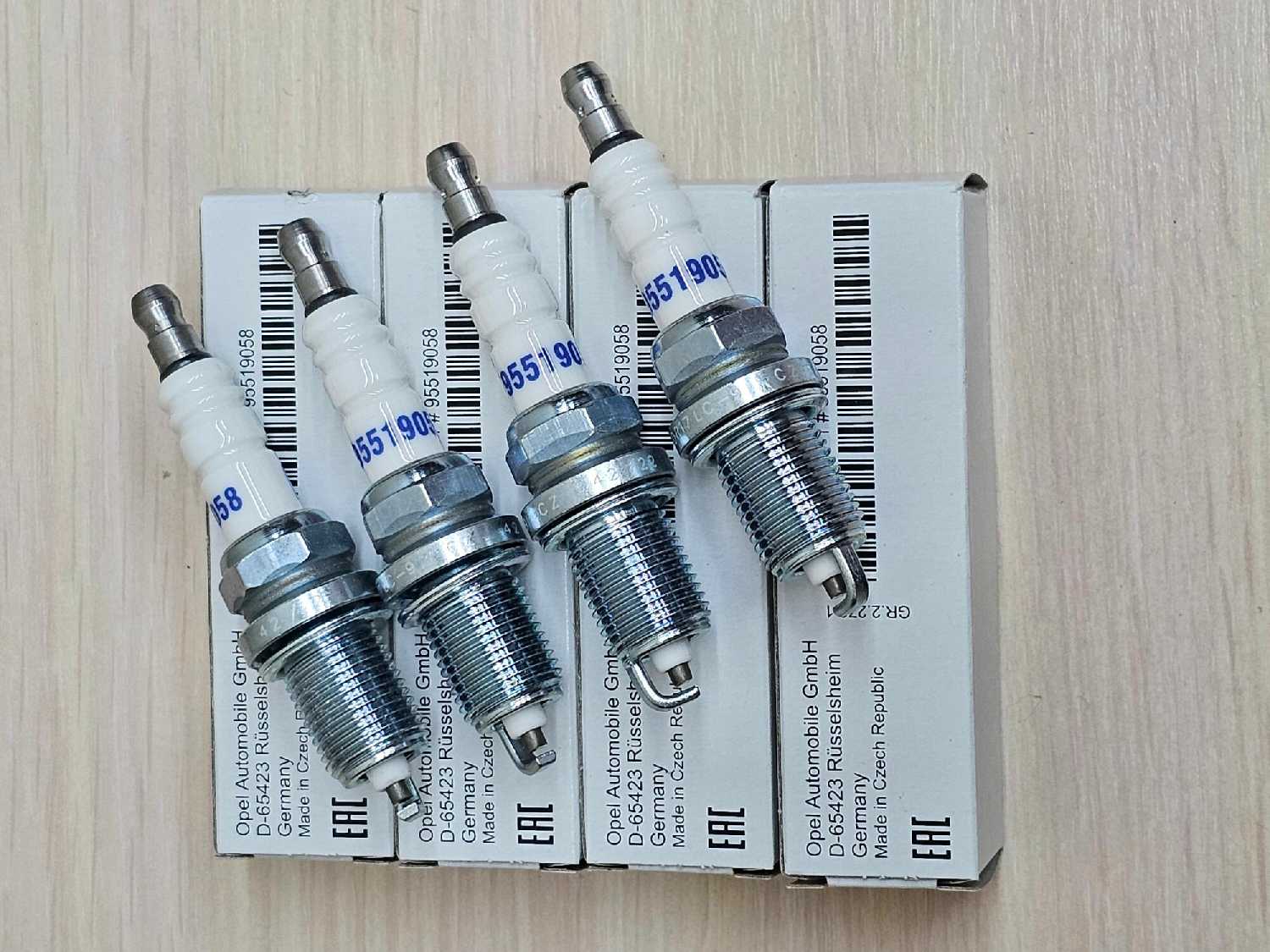 Свеча зажигания оригинальная для двигателей Z16XEP, Z16XE1, Z16XER, Z18XER, A16XER, A18XER Опель фотография 2