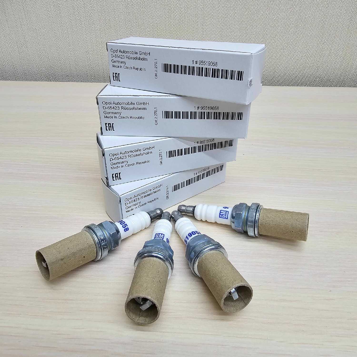 Свеча зажигания оригинальная для двигателей Z16XEP, Z16XE1, Z16XER, Z18XER, A16XER, A18XER Опель фотография 3