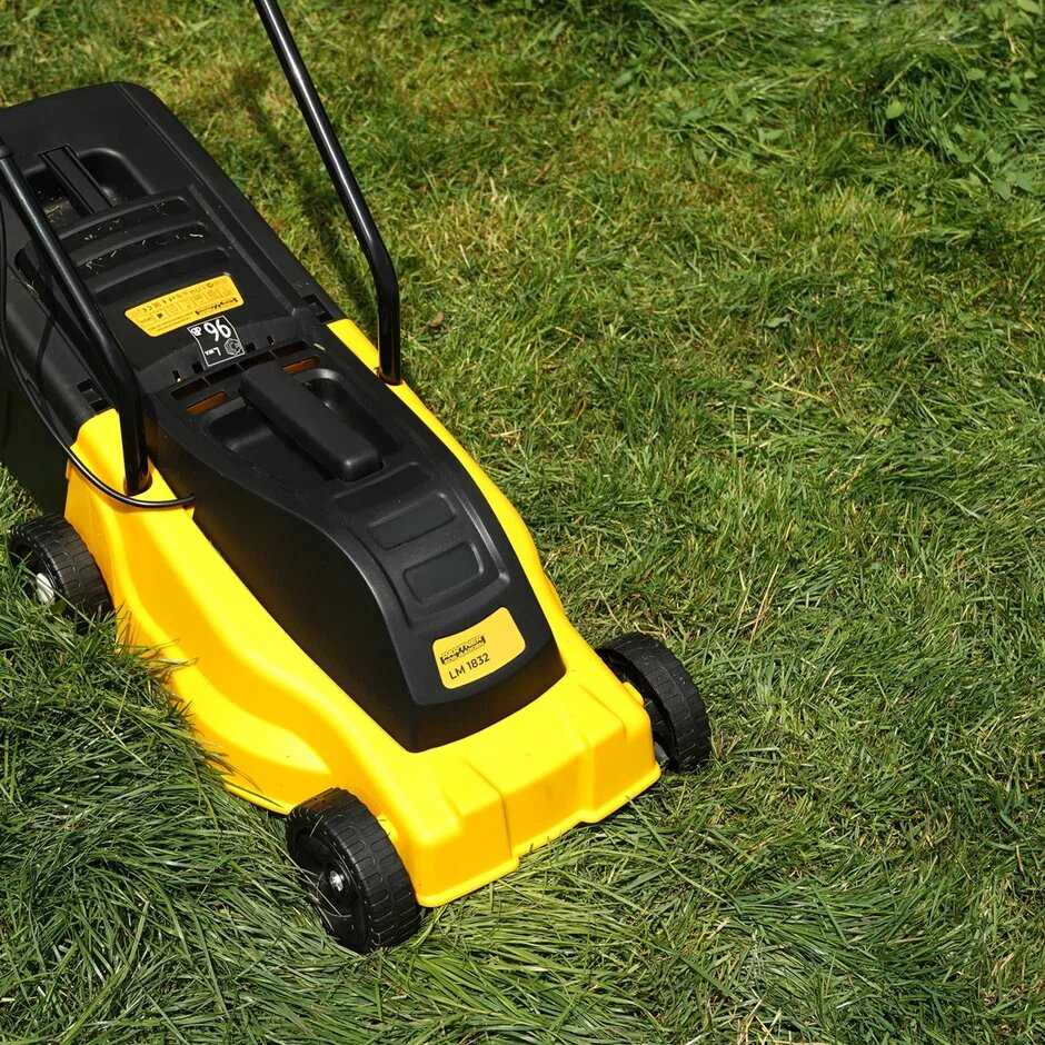 Газонокосилка Partner Partner for Garden LM 1832 (1800 Вт, ширина 320 мм, высота 25/40/55, объём травосборника 30 Л) фотография 19