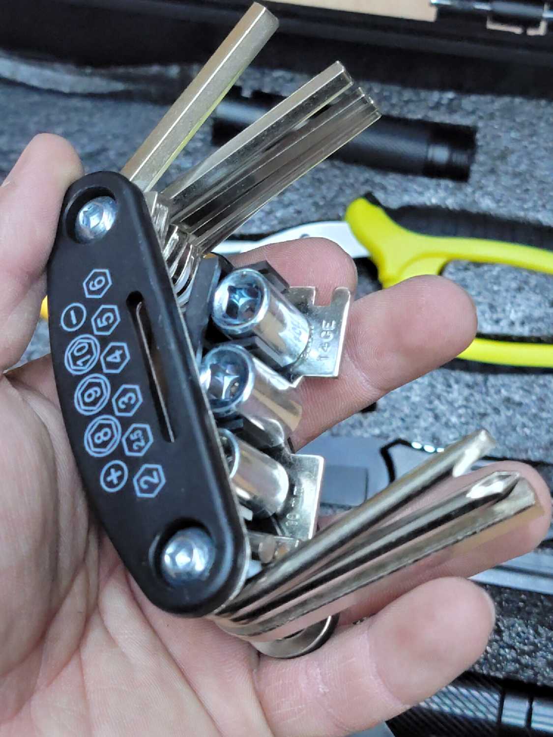 Многофункциональная лопата, нож складной и набор инструментов в кейсе туристический универсальный фотография 3