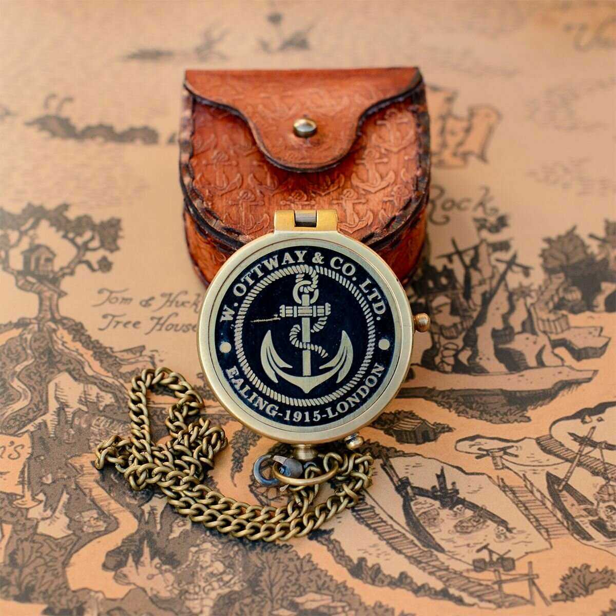 Компас Компас на цепочке с изображением