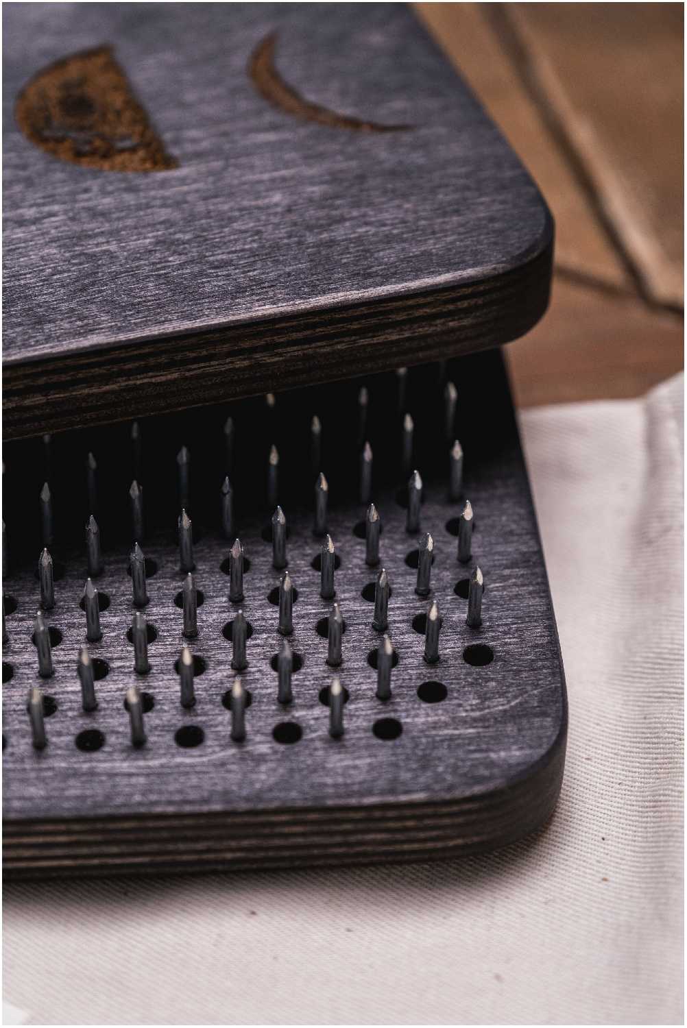 Доска Садху / Доска с гвоздями / Доска для йоги / Луна / Черный / шаг 12 мм фотография 3