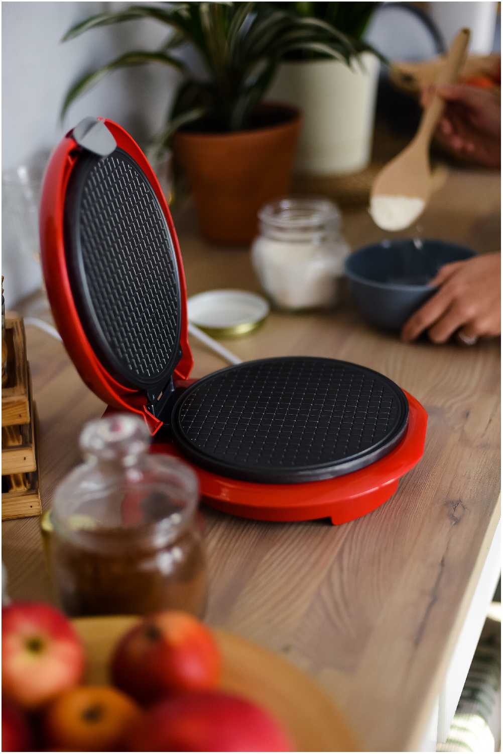 Вафельница с антипригарным покрытием для тонких вафель LATS LT-106 фотография 3