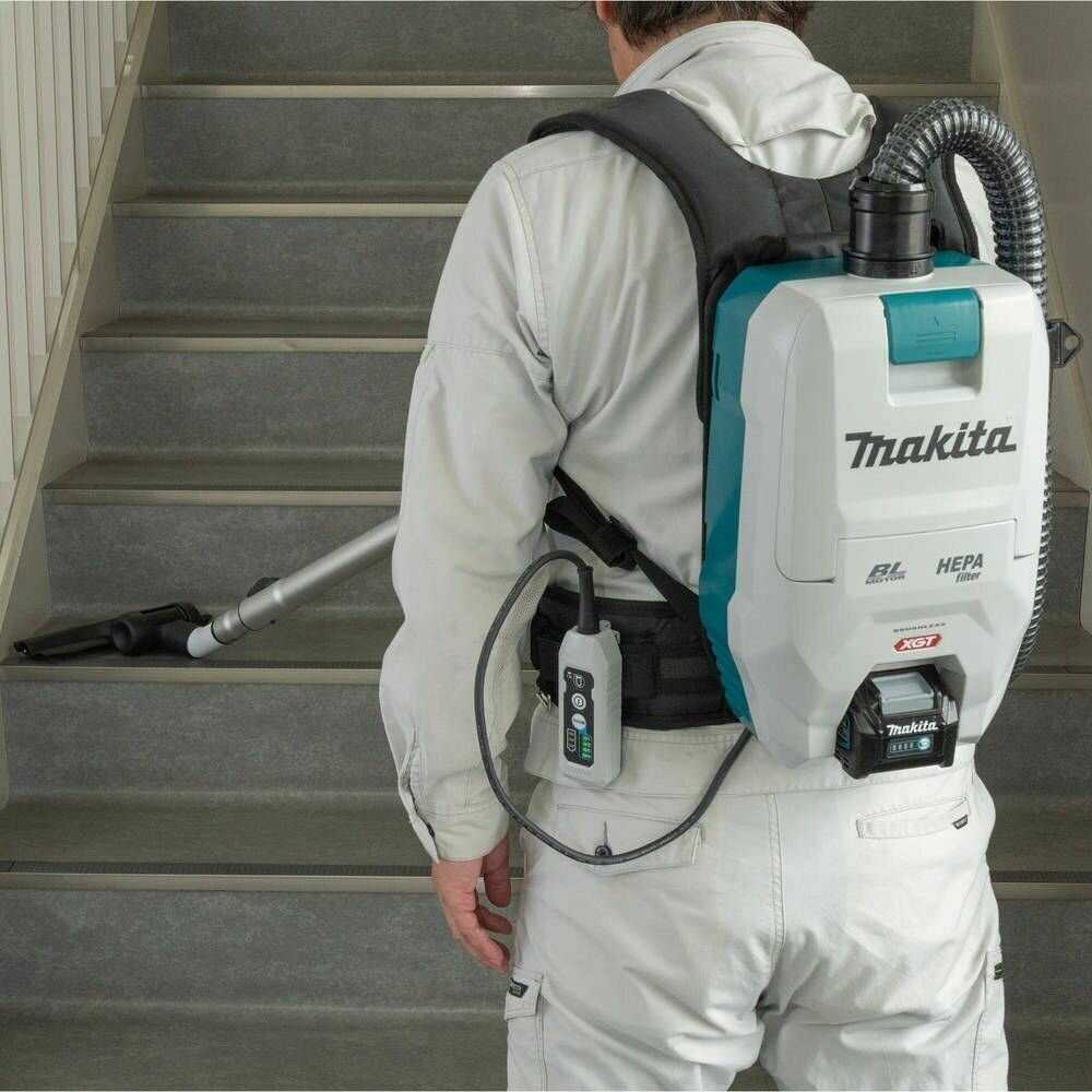 Аккумуляторный ранцевый пылесос Makita 40V XGT VC008GZ фотография 2