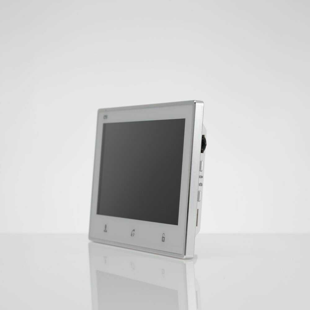 Цветной монитор CTV M4703AHD фотография 11