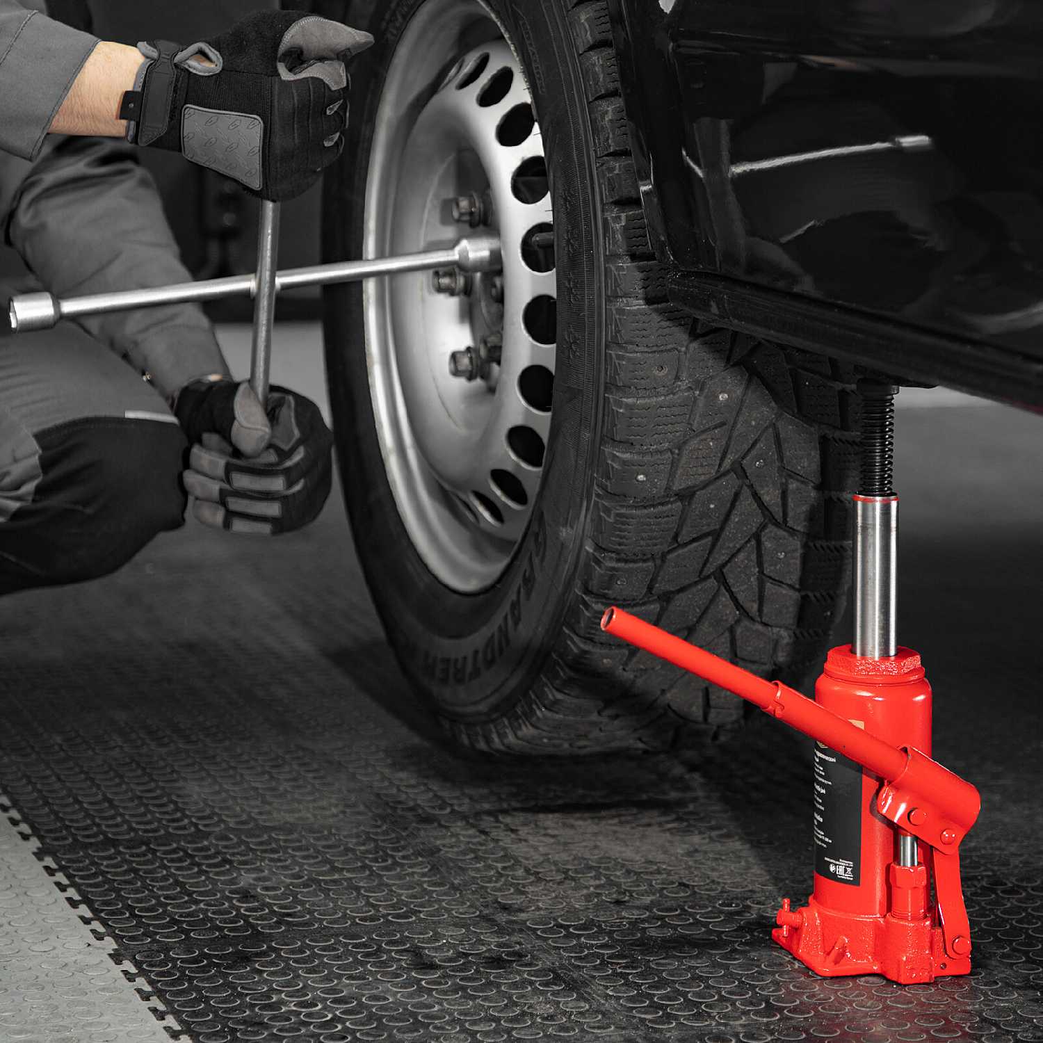 Домкрат бутылочный гидравлический Sparta Домкрат бутылочный гидравлический (50323) фотография 10