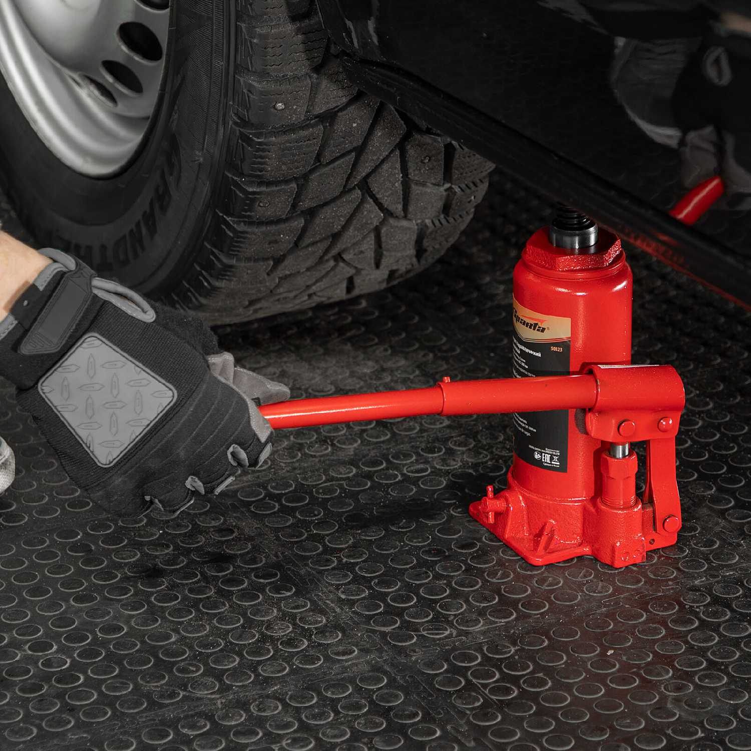 Домкрат бутылочный гидравлический Sparta Домкрат бутылочный гидравлический (50323) фотография 11