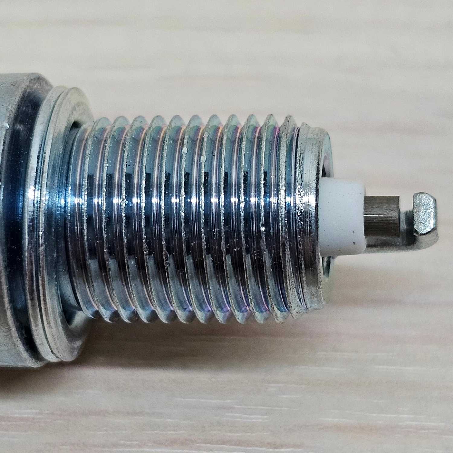 Свеча зажигания оригинальная для двигателей Z16XEP, Z16XE1, Z16XER, Z18XER, A16XER, A18XER Опель фотография 8
