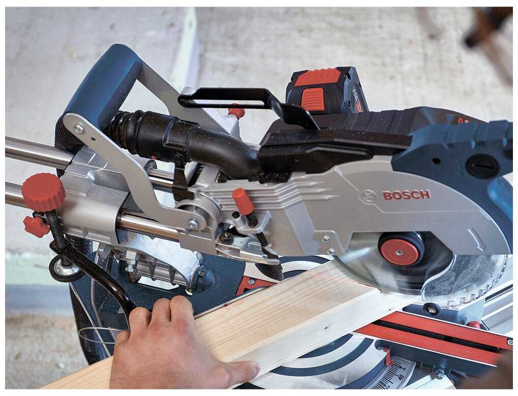 Торцовочная аккумуляторная пила с протяжкой BOSCH GCM 18V-216 фотография 6