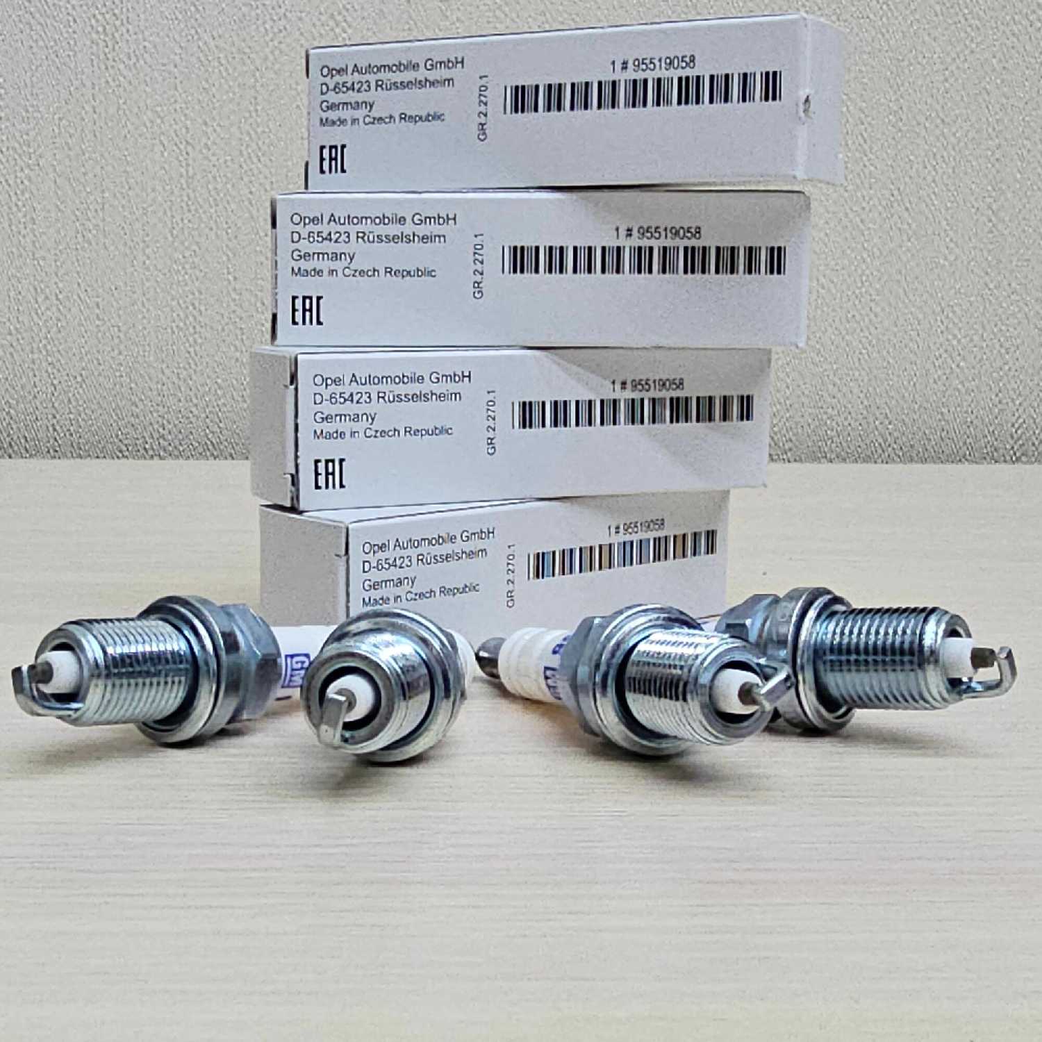 Свеча зажигания оригинальная для двигателей Z16XEP, Z16XE1, Z16XER, Z18XER, A16XER, A18XER Опель фотография 4