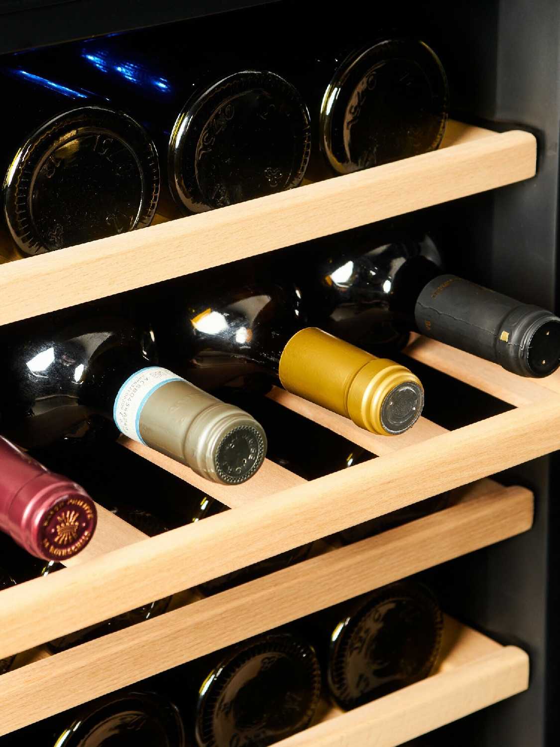 Однозонный винный шкаф Vinosafe VSF28AM фотография 3