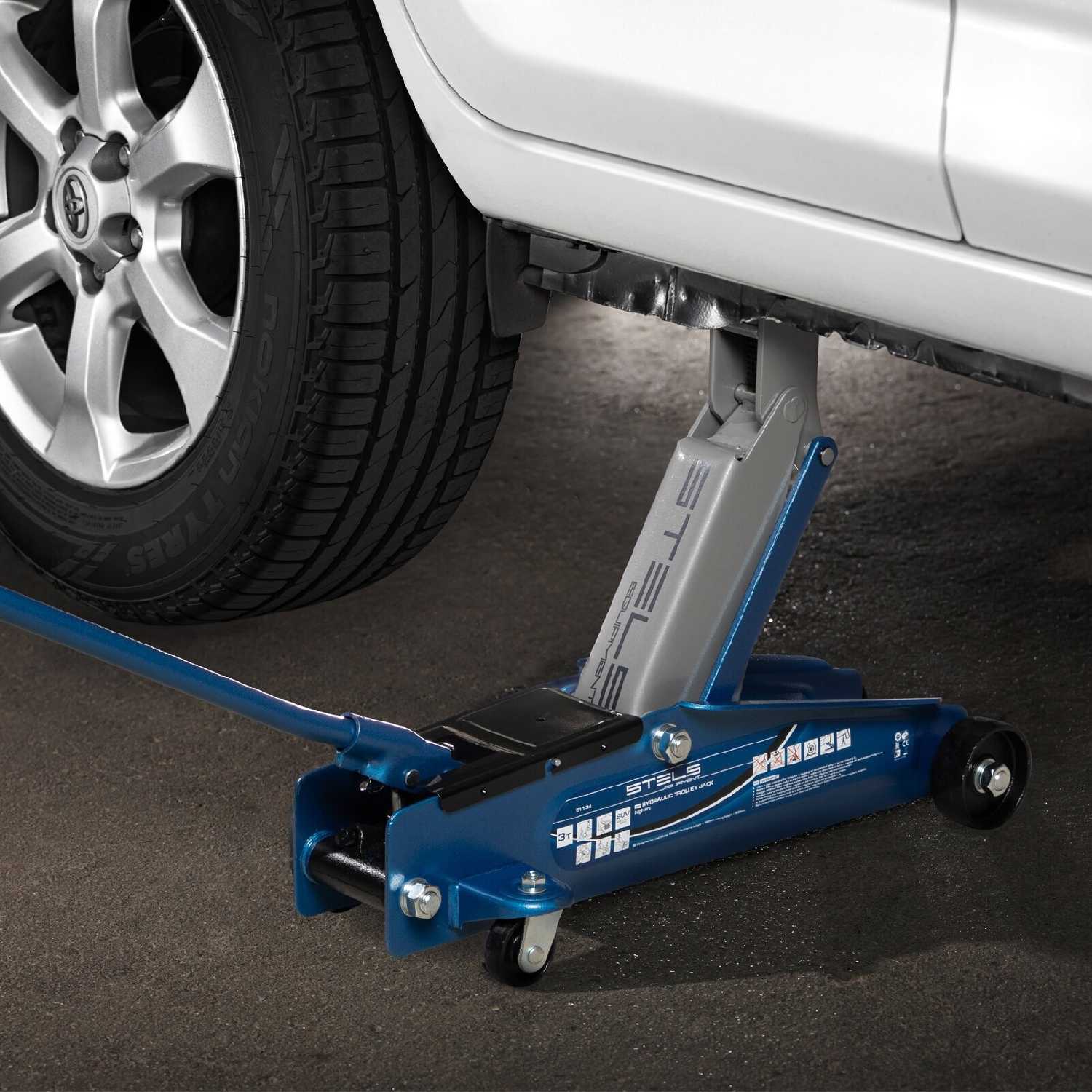 Домкрат подкатной гидравлический Stels Домкрат подкатной гидравлический для мототехники (51134) фотография 12